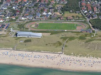 Fussball u Strand.jpg